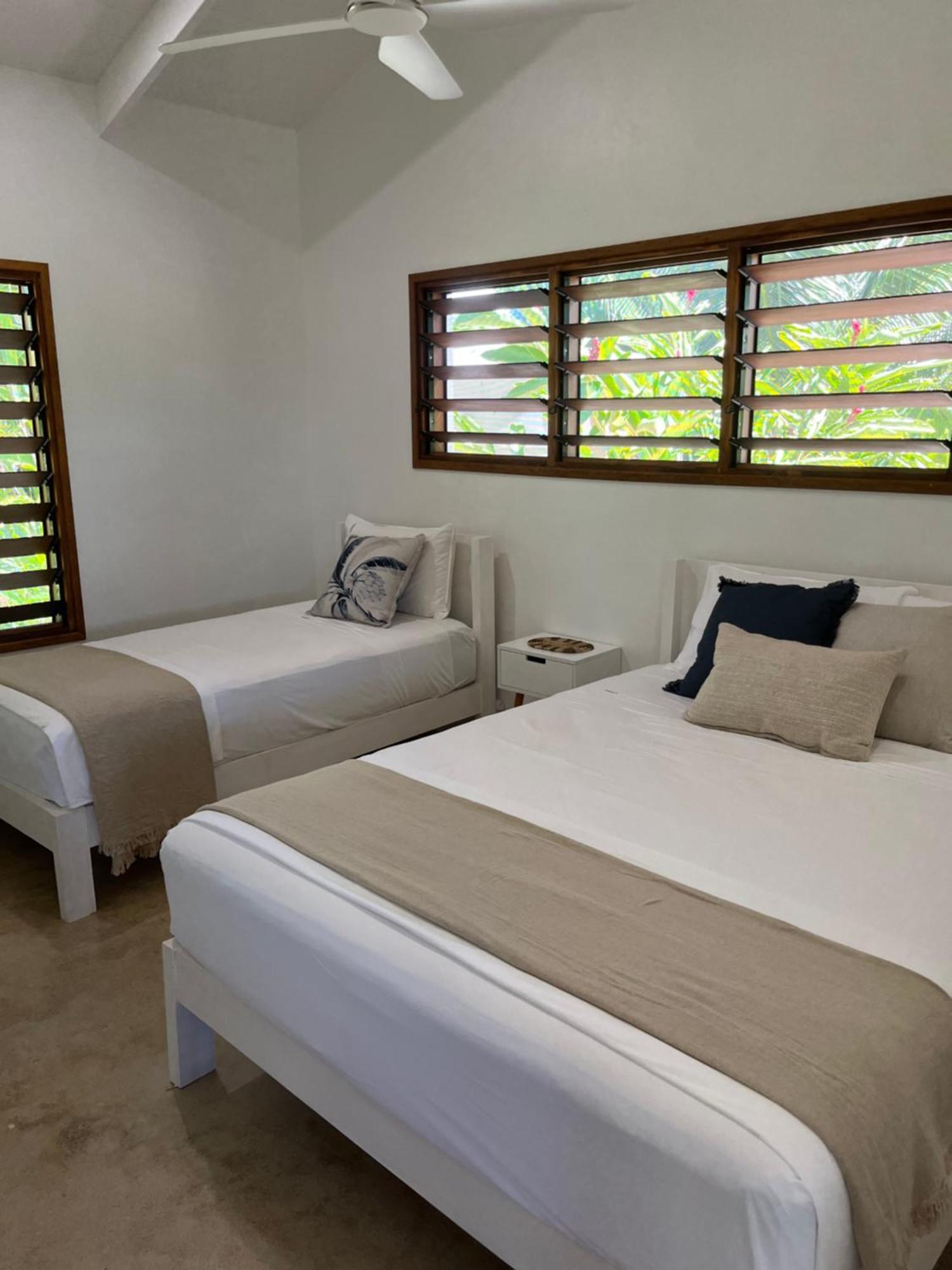 Lope Lope Beach Bungalows Luganville Kültér fotó